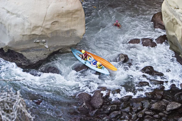 Two Kayaks In Trouble — Stock Photo, Image