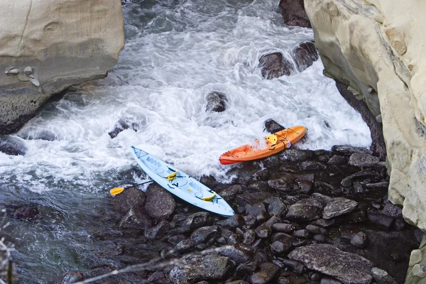 Two Abandoned Kayaks — Stock Photo, Image