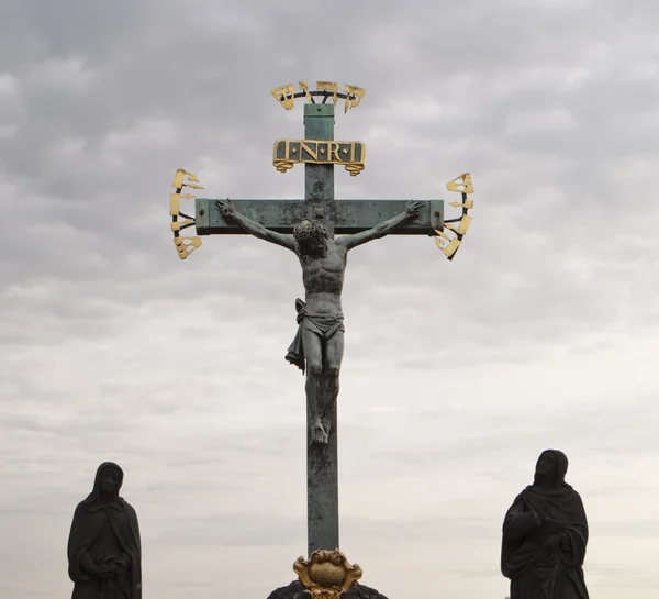 Estátua de Jesus na cruz — Fotografia de Stock