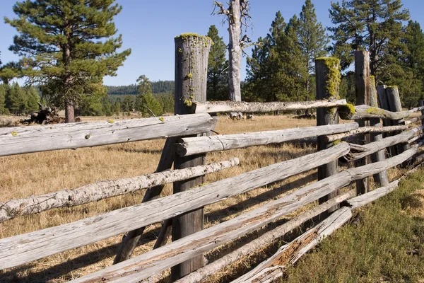 Dřevěný plot kolejnice — Stock fotografie