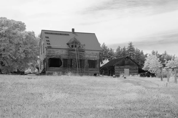 Bauernhaus in Infrarot — Stockfoto