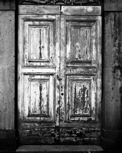 Starožitné dveře v Orvietu — Stock fotografie