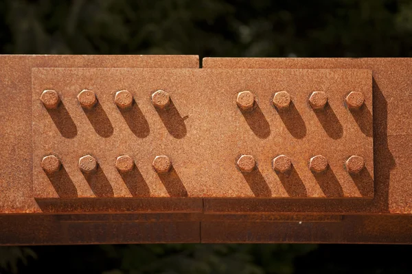 Brückendetail mit Eisen und Schrauben — Stockfoto