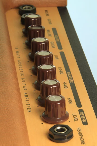 Marcaciones en un amplificador de guitarra — Foto de Stock