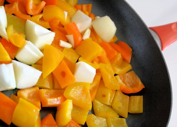 Peppers And Onions In Skillet — Stock Photo, Image