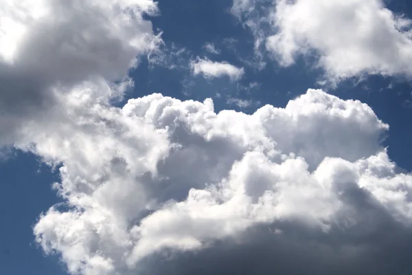 Nubes cúmulos —  Fotos de Stock