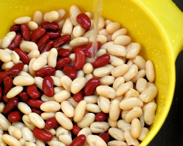 Kidney Beans Being Rinsed — Stock Photo, Image