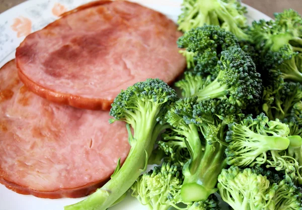 Lean Roasted Ham With Fresh Broccoli — Stock Photo, Image