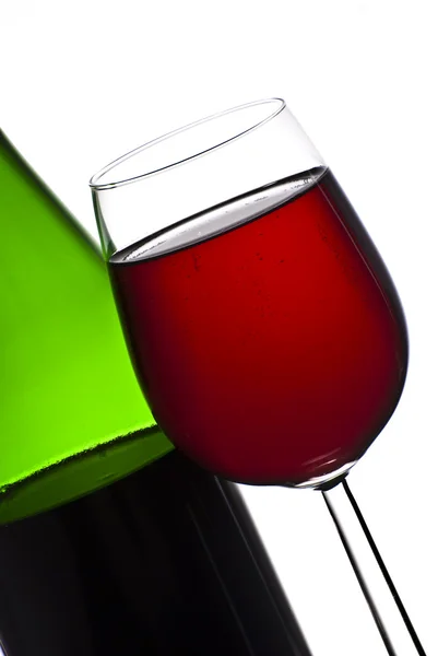 瓶和玻璃隔离在白色背景上的红酒 — 图库照片