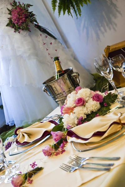 Bela mesa de casamento — Fotografia de Stock