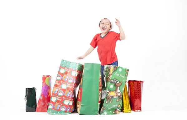 Niño con regalo de Navidad — Foto de Stock