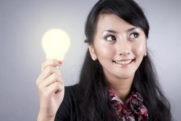 Pretty Business Woman holds a light bulb — Stock Photo, Image