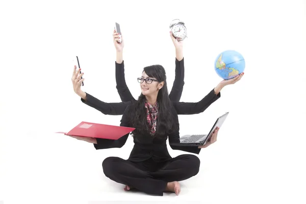 Multi-tasking obchodní žena izolované na bílém — Stock fotografie