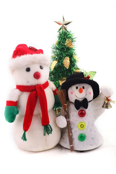 两个雪人与圣诞树 — 图库照片