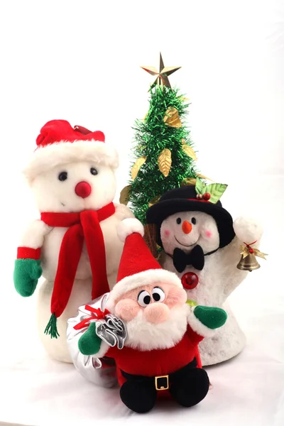 Sneeuwmannen, santa claus & kerstboom — Stockfoto