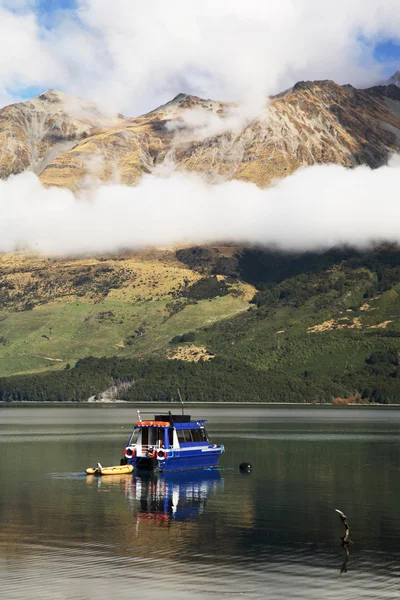Тур на озеро Новозеландское — стоковое фото