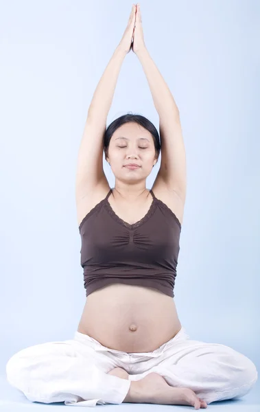 Mulher grávida meditando — Fotografia de Stock