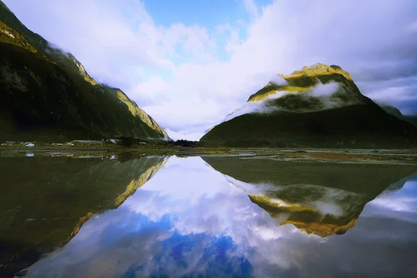거울 호수 — 스톡 사진