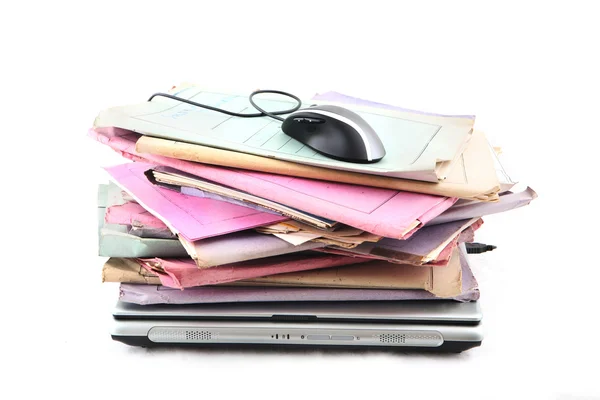 Foldery z laptopa i myszy — Zdjęcie stockowe