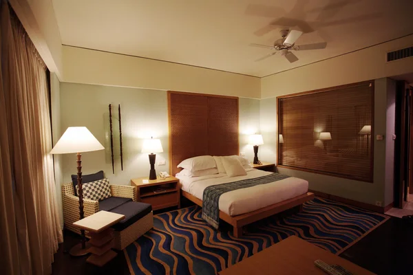 Camera da letto dell'hotel cinque stelle — Foto Stock