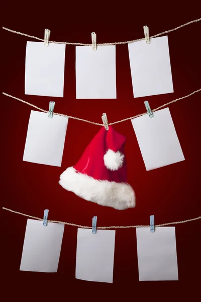 圣诞老人帽子与空笔记 — 图库照片