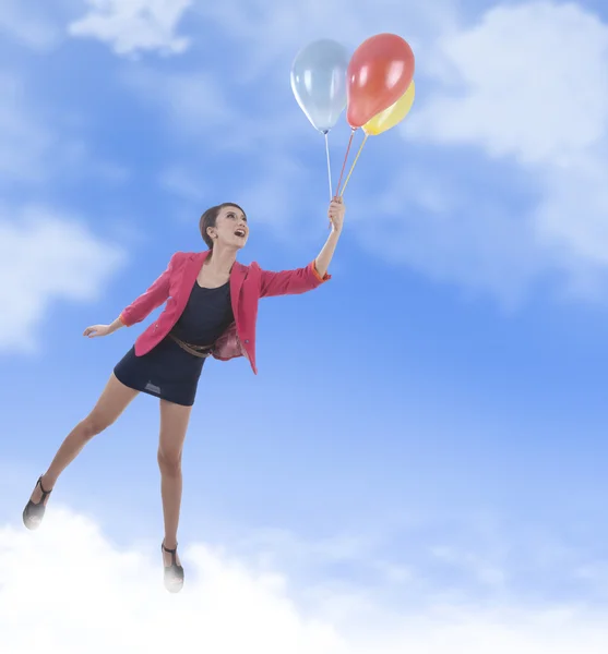 Empresaria flotando con globos — Foto de Stock