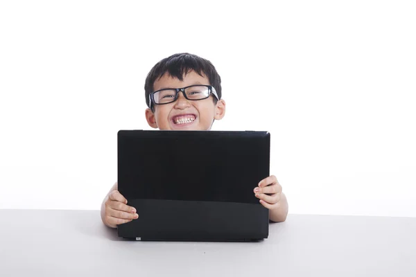 Счастливый игрушечник с ноутбуком — стоковое фото