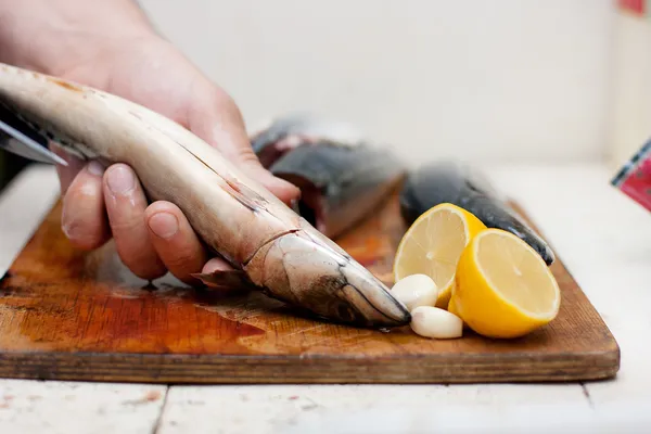 Fishermen cleaning and filleting a fresh caught fish — Stock Photo, Image