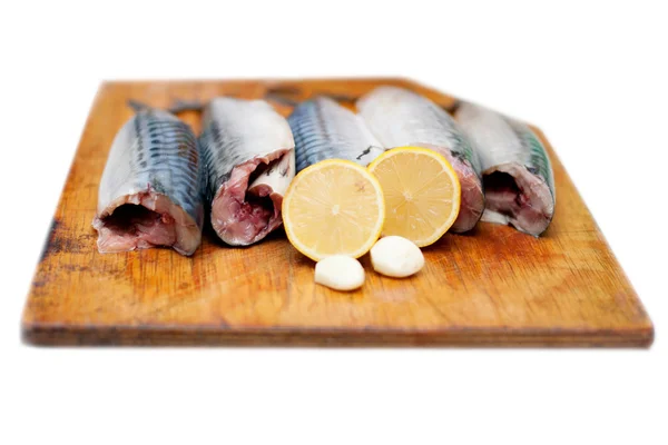 Isolated fish carcass with spices on wooden hardboard, prepared — Stock Photo, Image