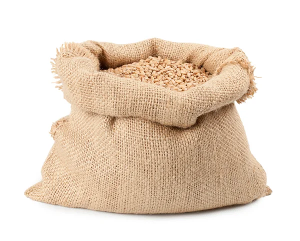 小麦籽粒麻袋袋上孤立的白色背景 — 图库照片
