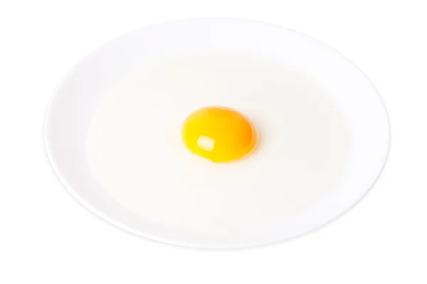 Jajko smażone w talerzu — Zdjęcie stockowe