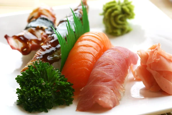 Sushi nigiri Imagens De Bancos De Imagens