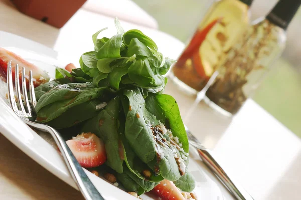 Salada de espinafre — Fotografia de Stock