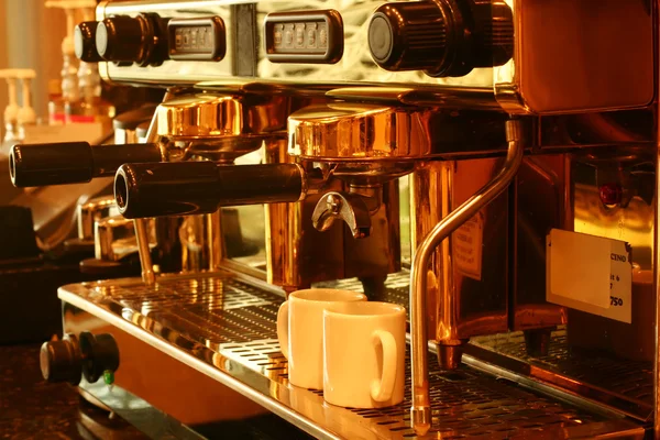 Кофеварка в стиле ретро — стоковое фото