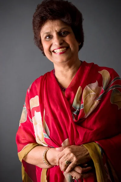Idős Kelet indiai hölgy — Stock Fotó