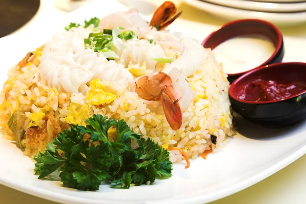 虾的美味的海鲜炒饭 — 图库照片
