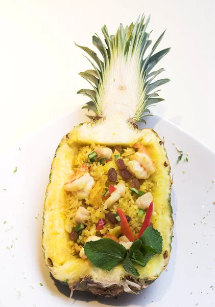 Stekt ris inuti en ananas skal — Stockfoto