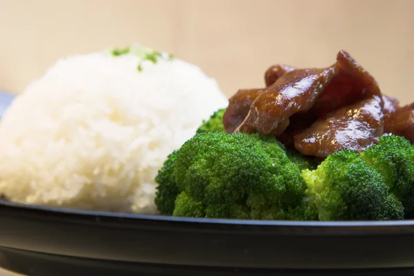 Brócolis de carne com arroz — Fotografia de Stock
