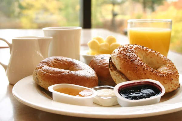 Reggeli sorozat - bagels, kávé és üdítoitalok — Stock Fotó