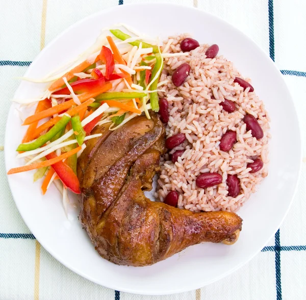 Bunkó csirke rizzsel - karibi stílusú — Stock Fotó