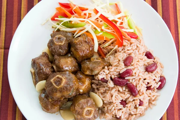 Ogonowa curry z ryżem - style Karaibów — Zdjęcie stockowe