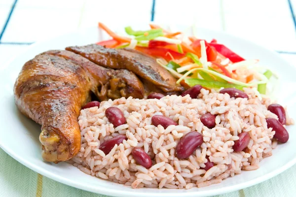Jerk frango com arroz - Estilo Caribe — Fotografia de Stock