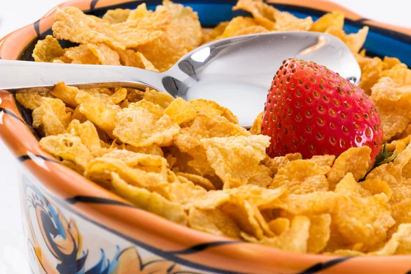 Corn Flakes and Strawberries - Close up — Stock Photo, Image