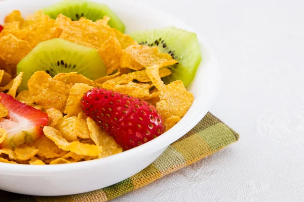 Corn Flakes with Strawberries and Kiwi Fruit — Stock Photo, Image