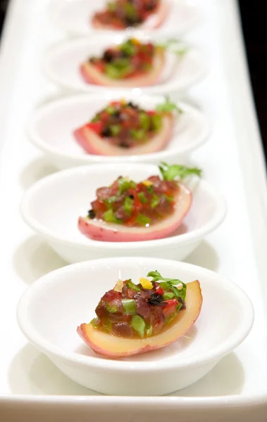 Miniatűr tonhalsaláta — Stock Fotó