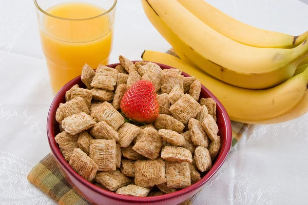 Wheat Squares, Orange Juice and Bananas for Breakfast — Stock Photo, Image