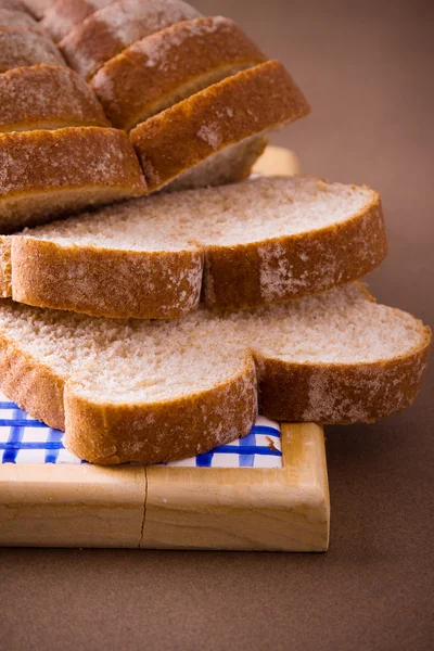 Sliced whole wheat bread — Stock Photo, Image