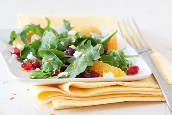 Espinafre, romã e salada de laranja — Fotografia de Stock