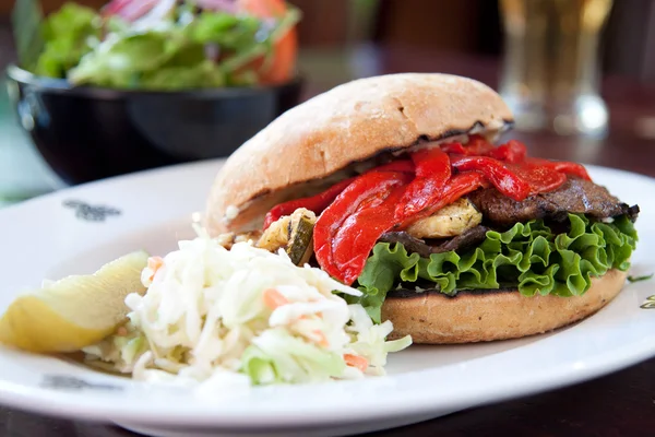 Portobello mantarlı burger — Stok fotoğraf