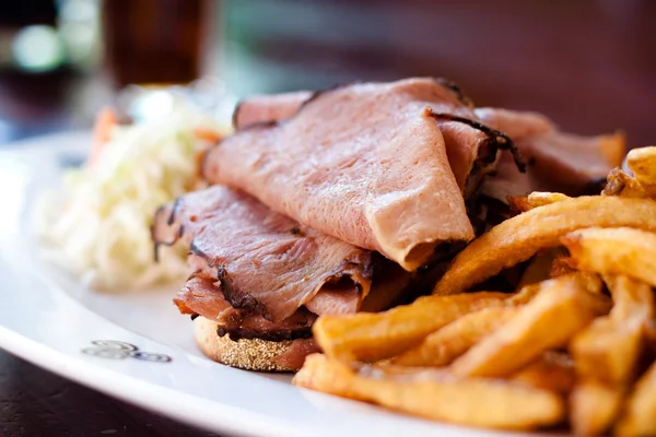 Sandwich de carne ahumada — Foto de Stock